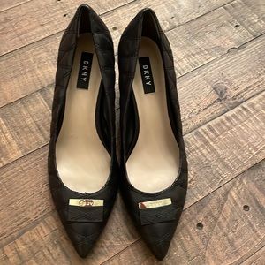DKNY black shoes size 8.5(39)